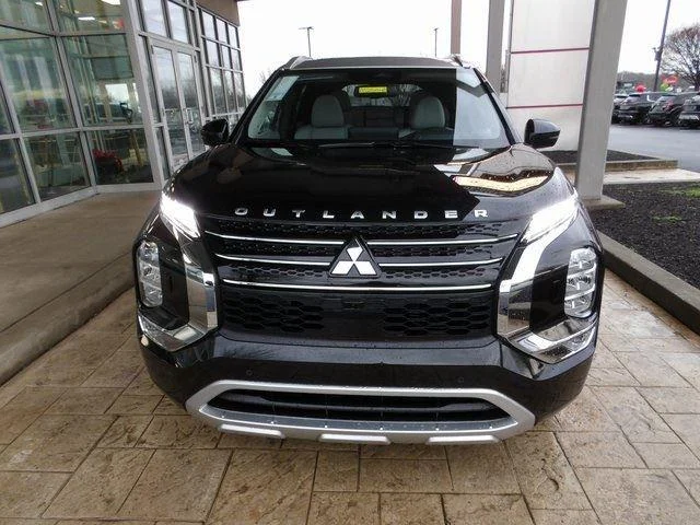 New 2025 Black Diamond/Alloy Silver Roof Mitsubishi SEL Platinum Edition image 2