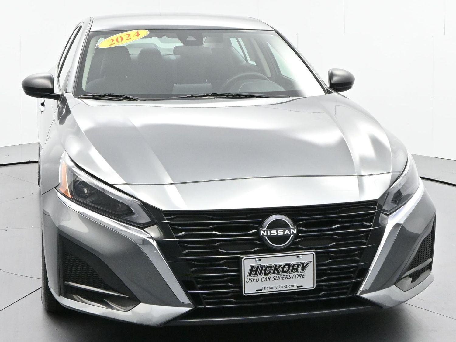 Used 2024 Gun Metallic Nissan 2.5 SV image 2