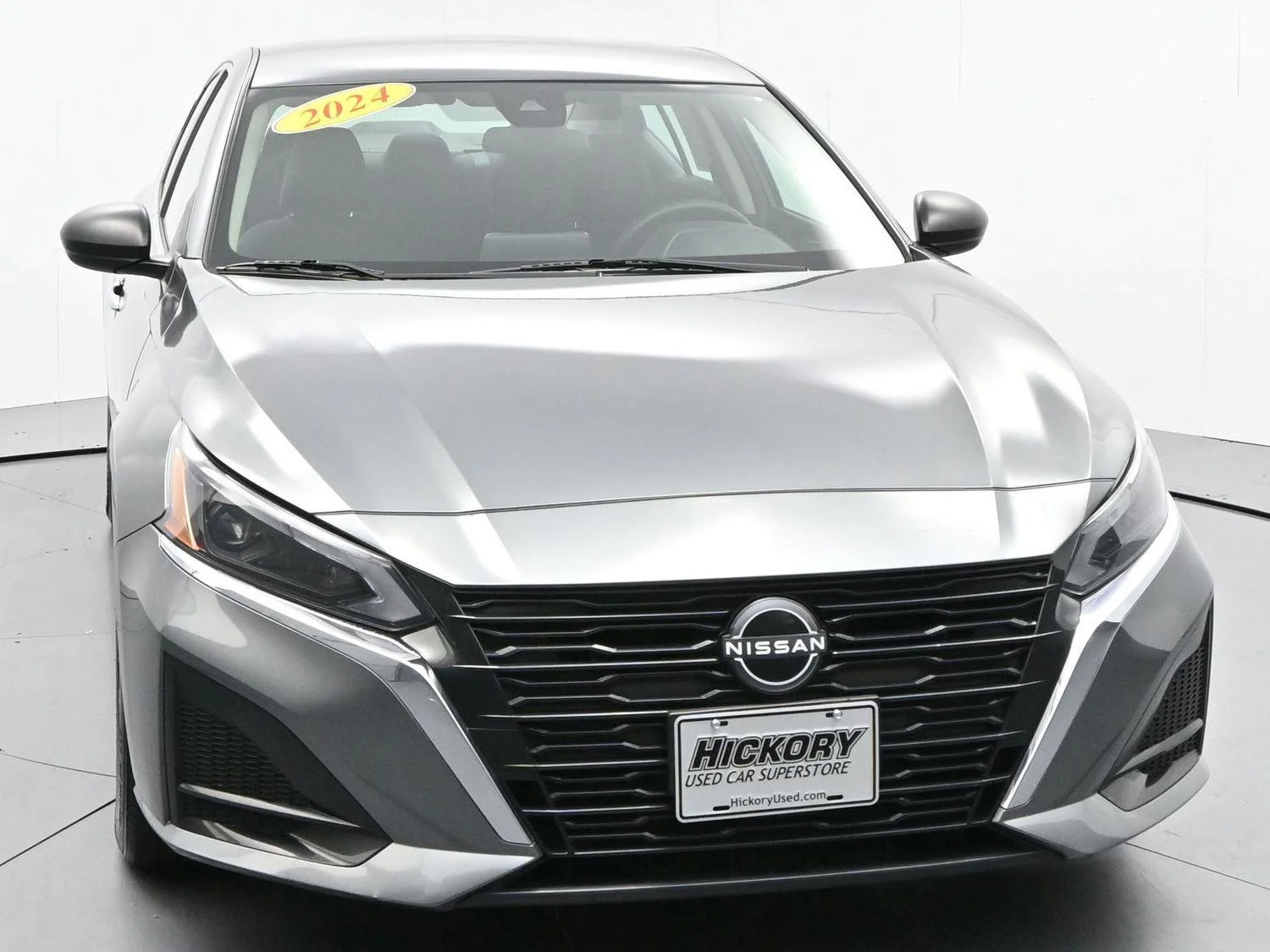 Used 2024 Gun Metallic Nissan 2.5 SV image 2