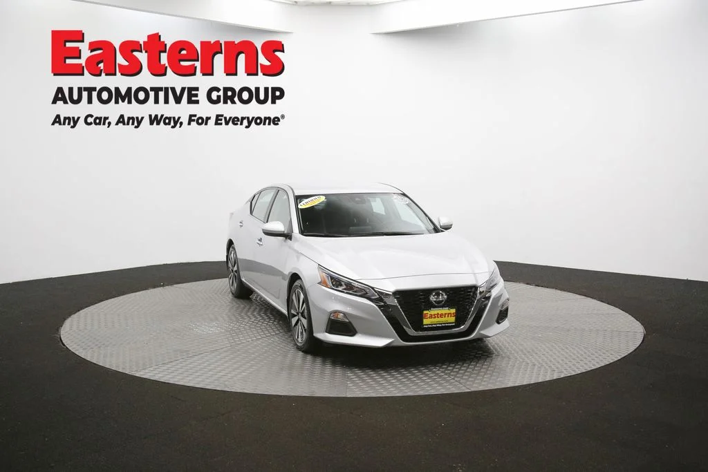 Used 2022 Silver Nissan 2.5 SV image 50