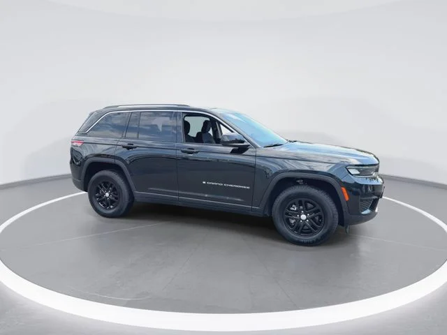 Used 2023 Black Jeep Laredo image 2