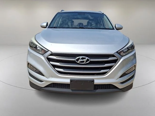 Used 2018 Silver Hyundai SEL image 3