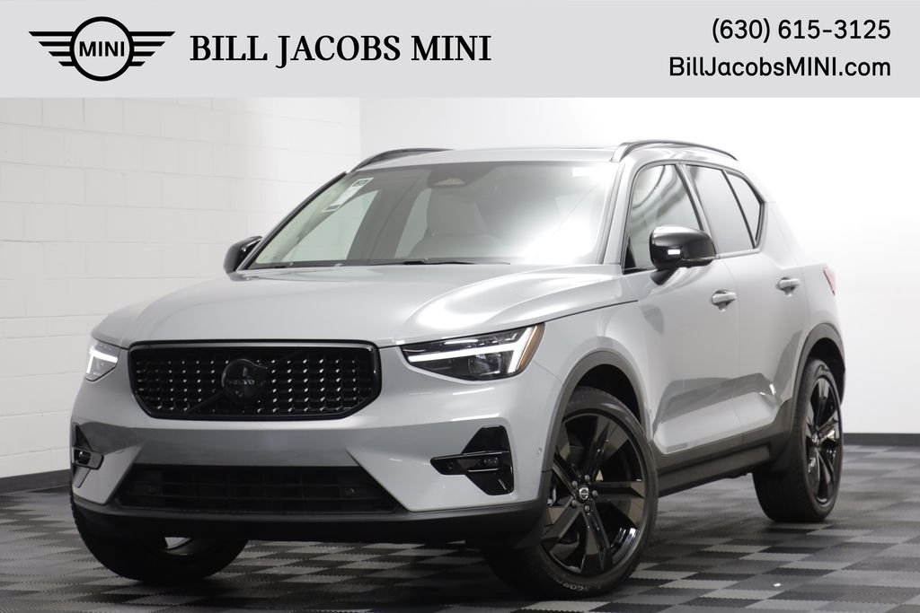 2025 Volvo XC40 B5 Plus Dark AWD's photo