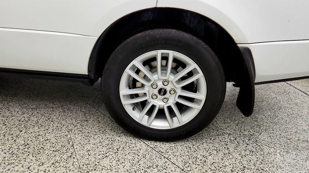 Used 2012 Fuji White Land Rover 4WD 4dr HSE image 9