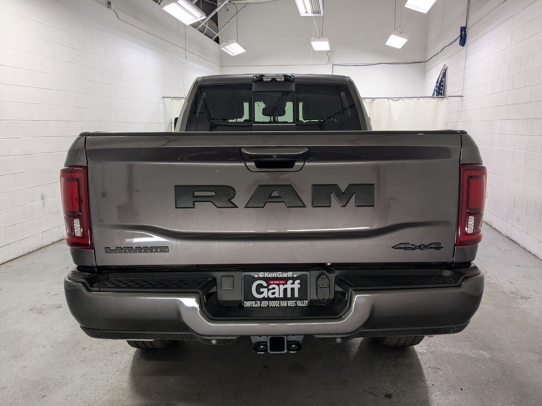 New 2026 Granite Crystal Metallic Clear-Coat Exterior Paint RAM Laramie image 5