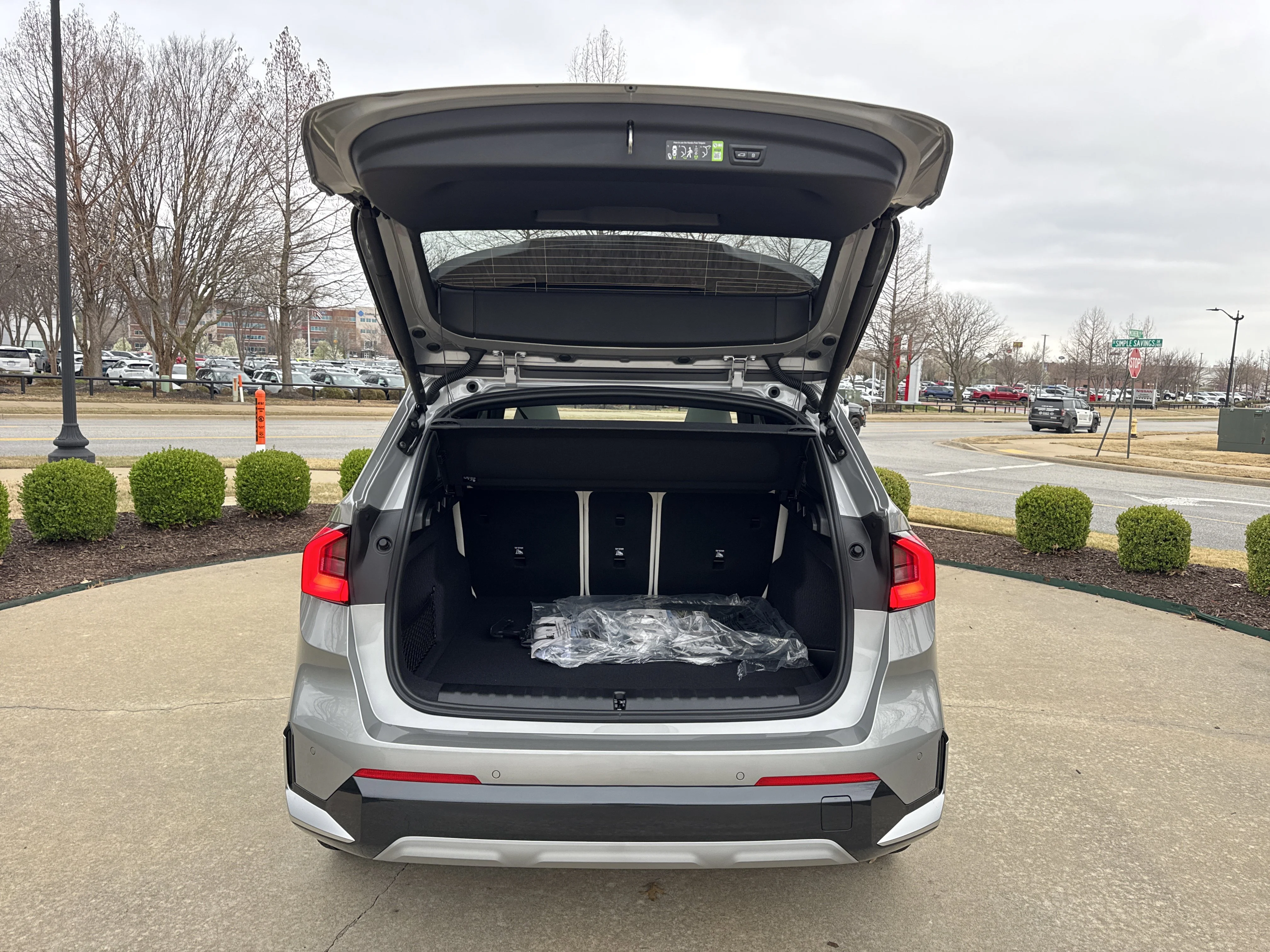 New 2026 SPACE SILVER BMW xDrive28i image 23