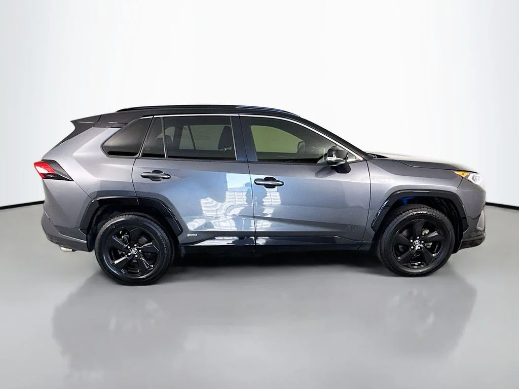Used 2019 Magnetic Gray Metallic Toyota XSE image 8