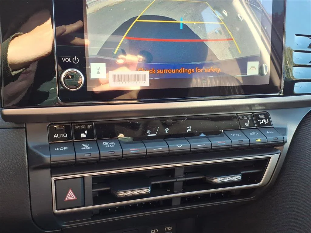 2026 Toyota Camry LE - Photo 6