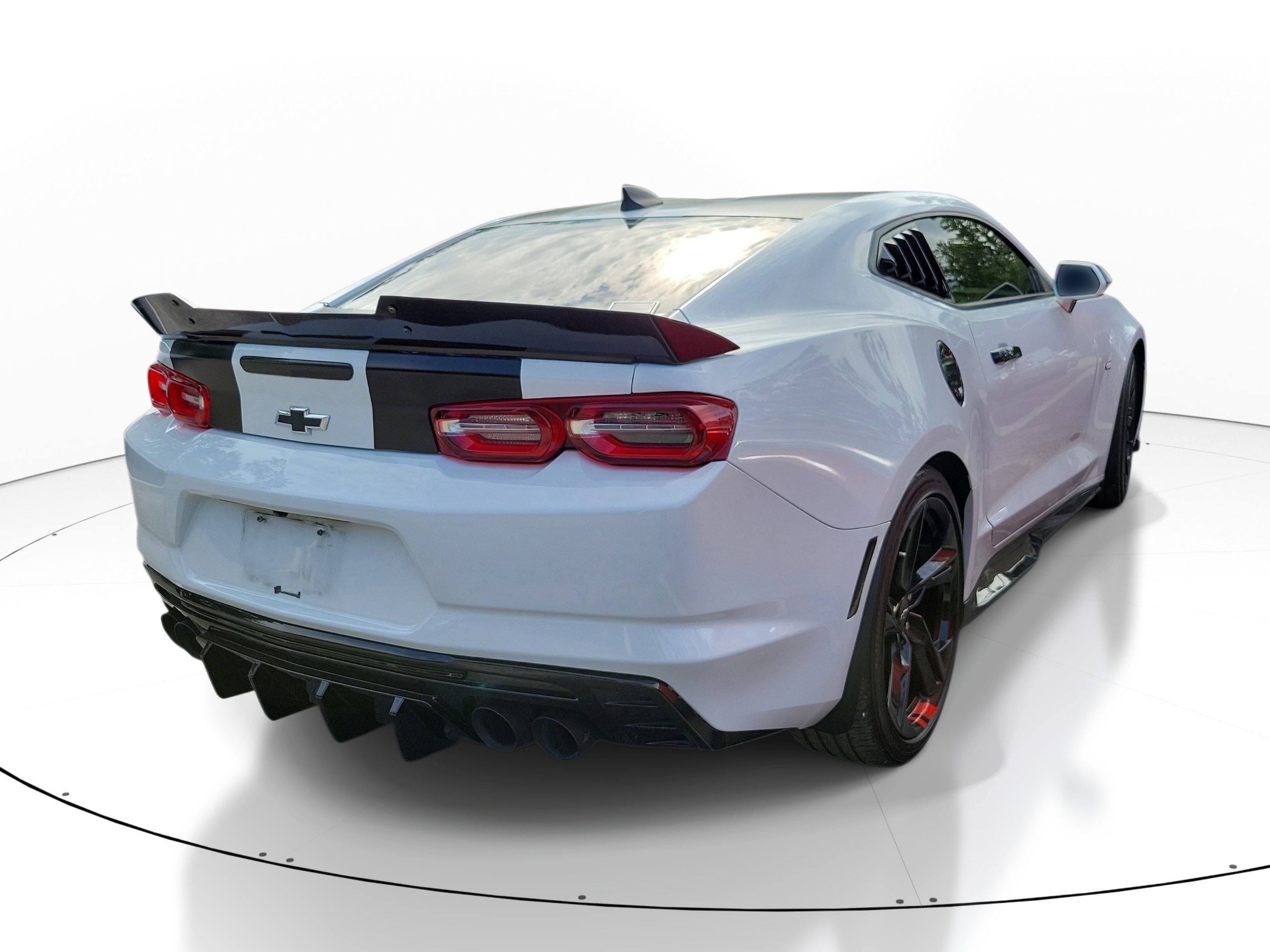 Used 2023 Summit White Chevrolet 2LT image 4