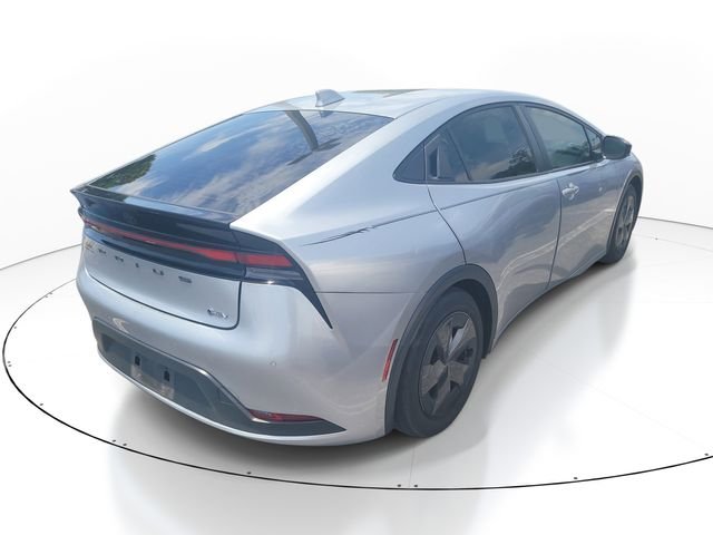 Used 2023  Toyota LE image 5