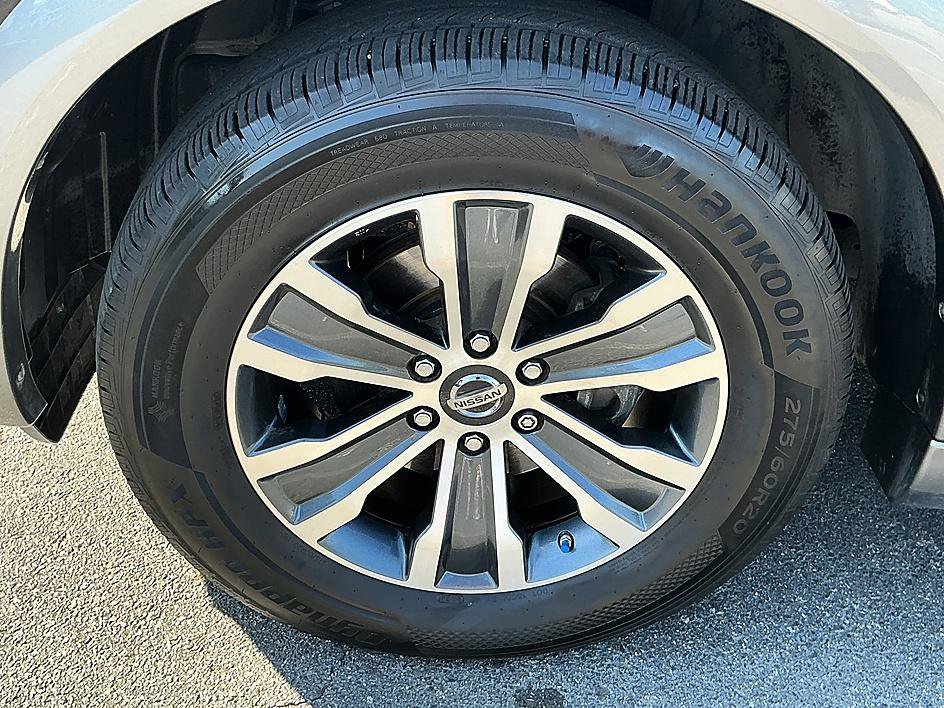 Used 2019 Super Black Nissan SL image 10