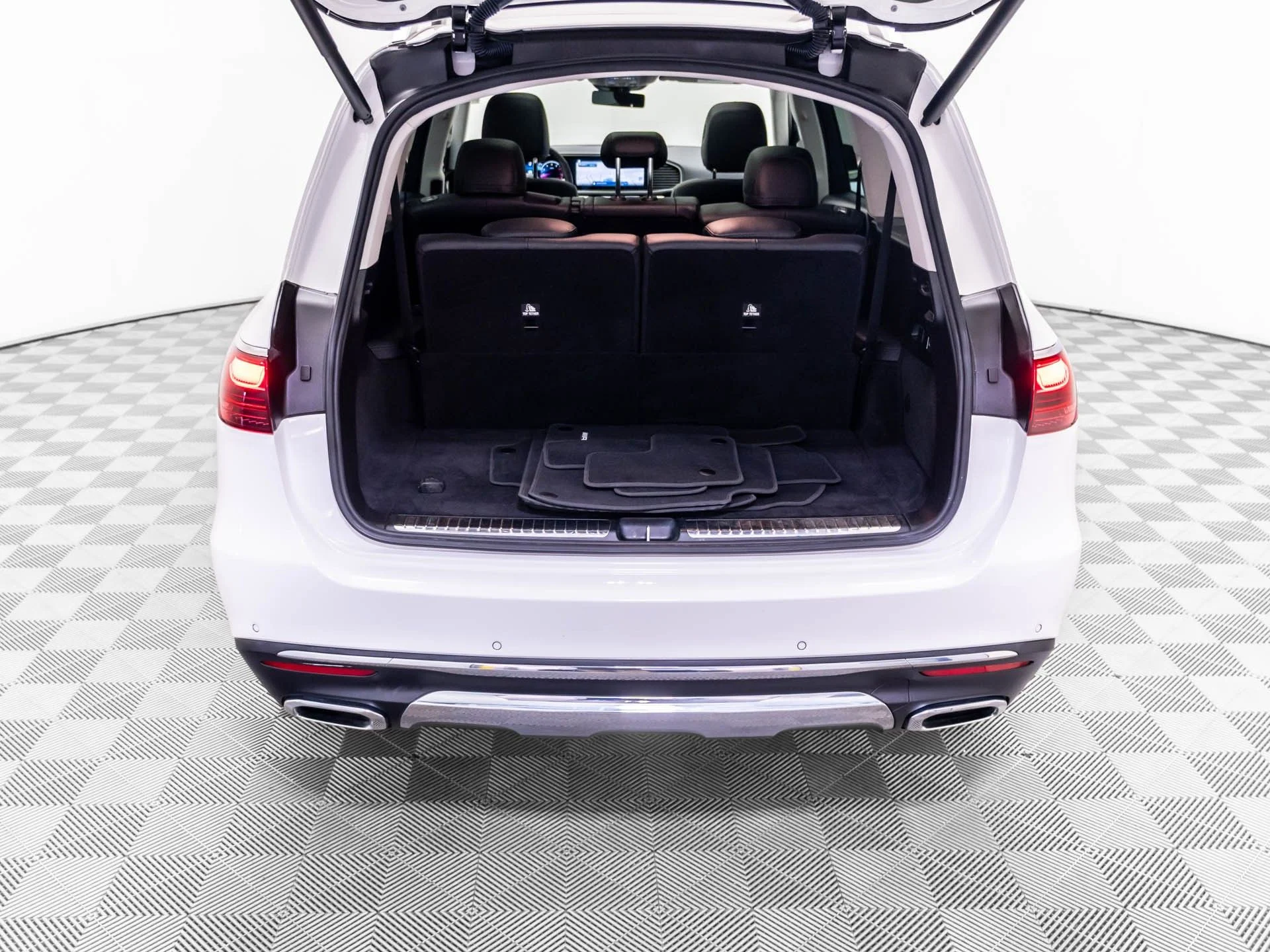 Used 2024 White Mercedes-Benz GLS 450 image 36