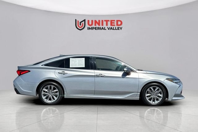 Used 2019 Silver Toyota XLE image 3