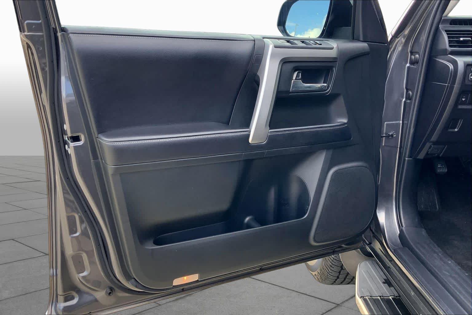 Used 2018 Magnetic Gray Metallic Toyota SR5 Premium image 21