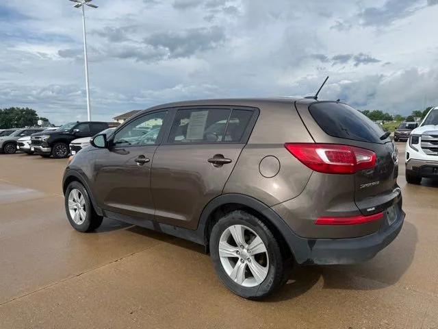 Used 2013 Brown Kia LX image 4