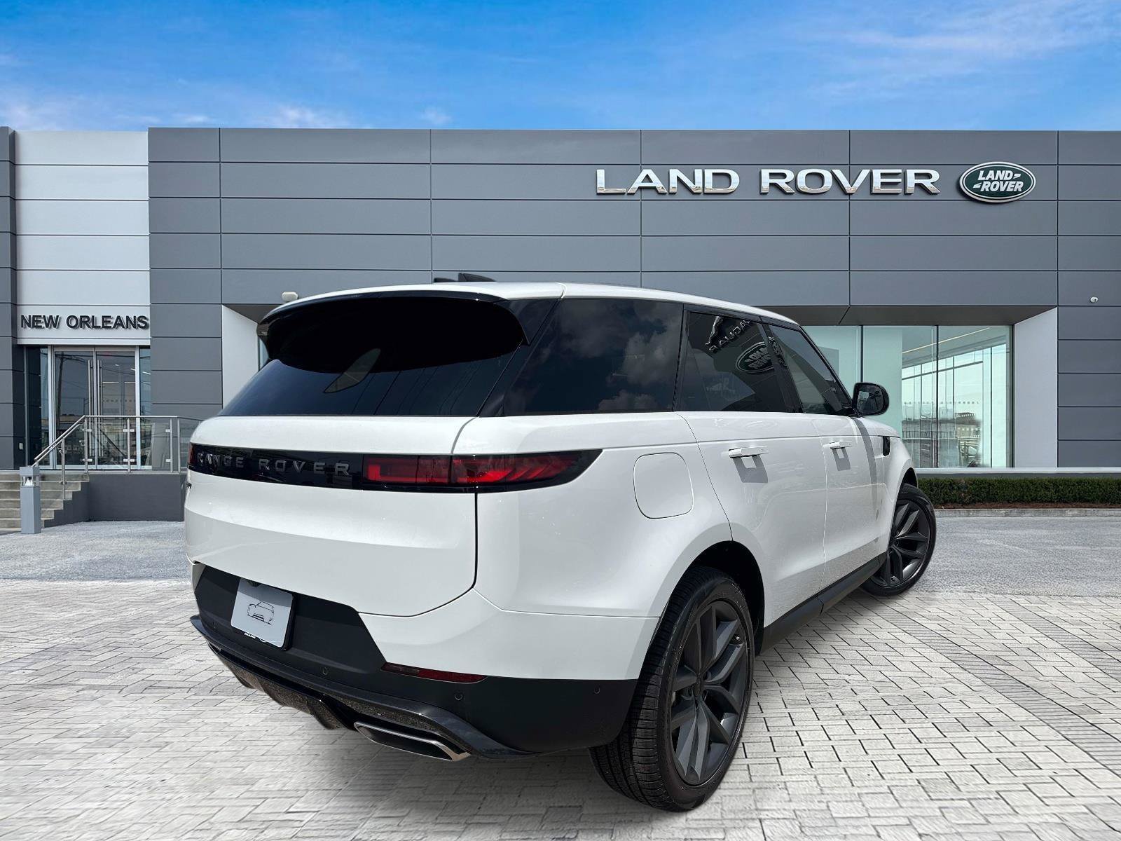 New 2026 Fuji White Land Rover SE image 5