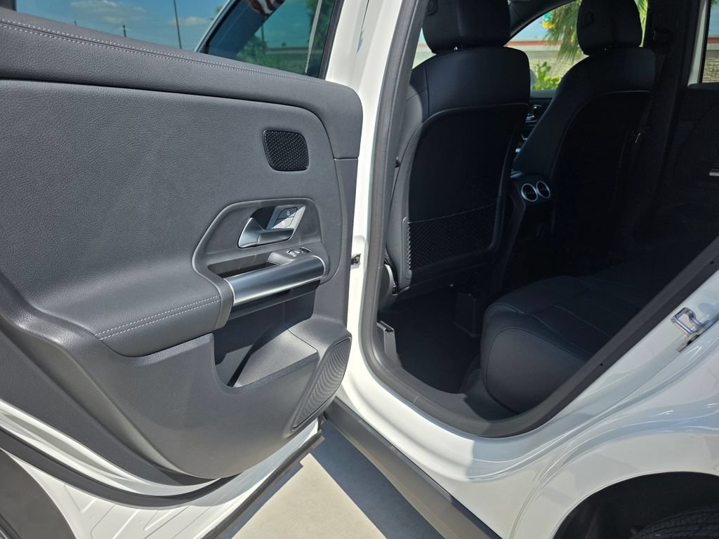 New 2026 Polar White Mercedes-Benz GLA 250 image 42