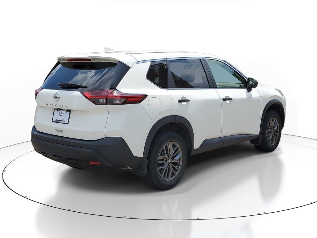 Used 2021 Glacier White Nissan S image 4