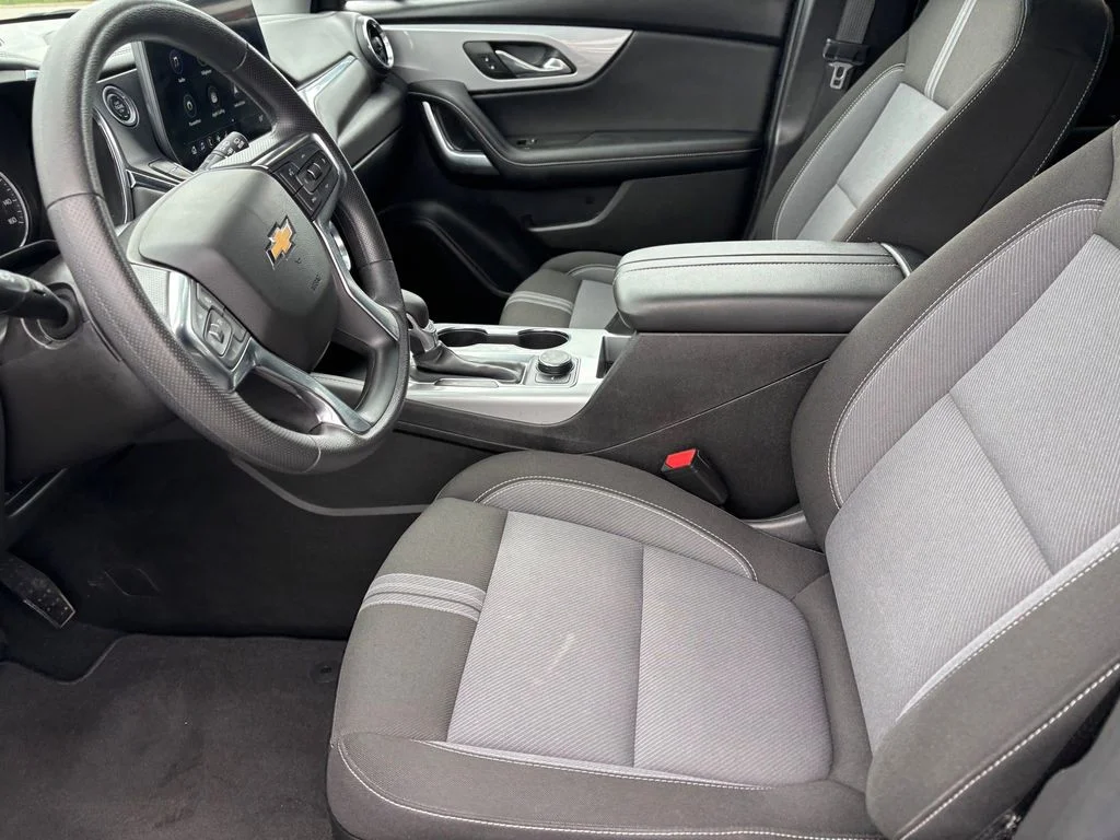 Used 2025 Black Chevrolet LT image 9