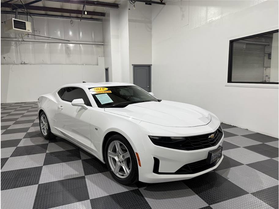 2019 Chevrolet Camaro 1LT photo 2