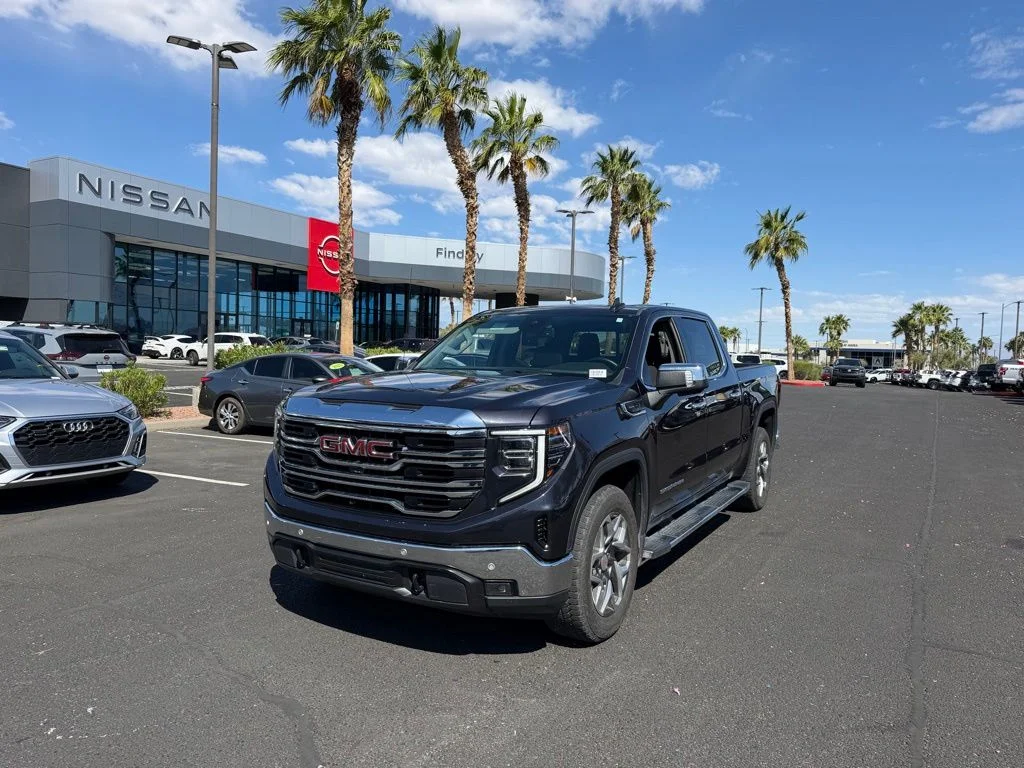 2023 GMC Sierra 4WD Crew Cab Short Box SLT's photo