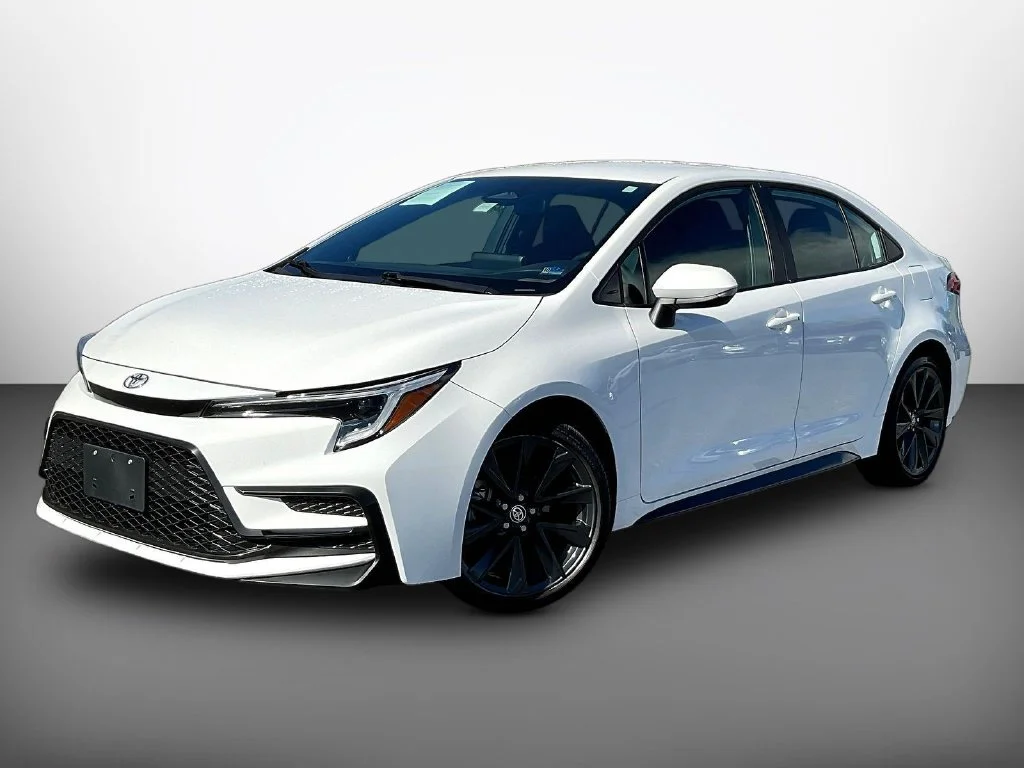 Used 2026 Ice Toyota SE image 3