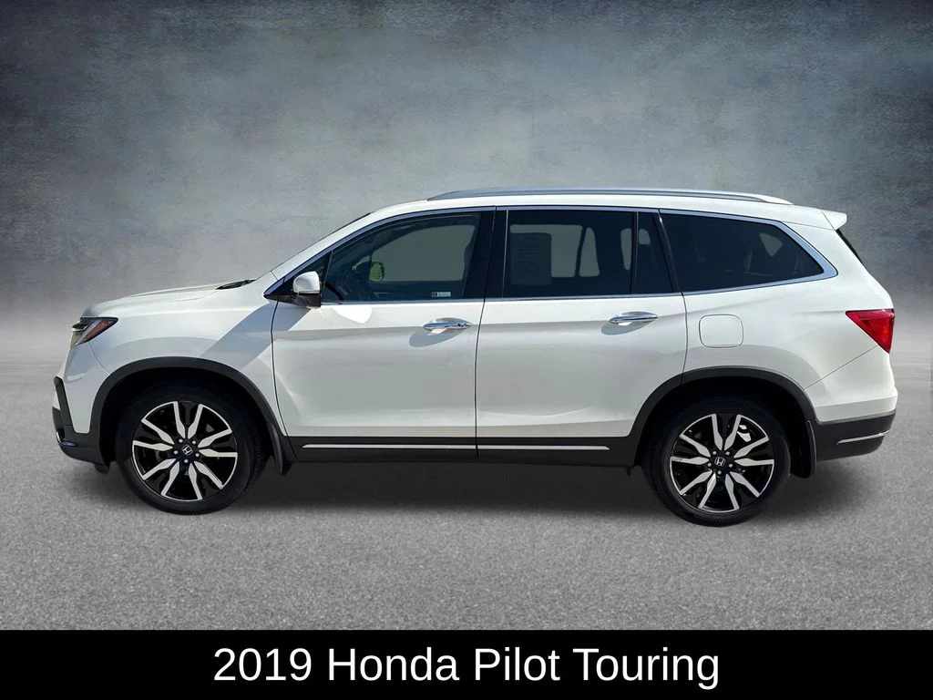 Used 2019  Honda Touring image 2