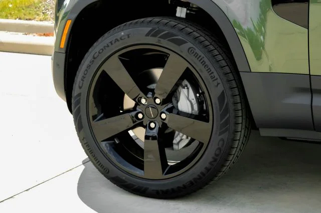 New 2026 Woolstone Green Metallic Land Rover S image 67
