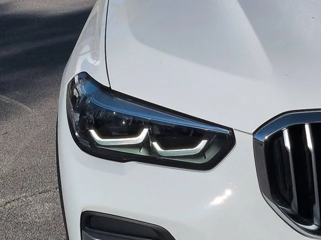 Used 2022 White BMW sDrive40i image 9