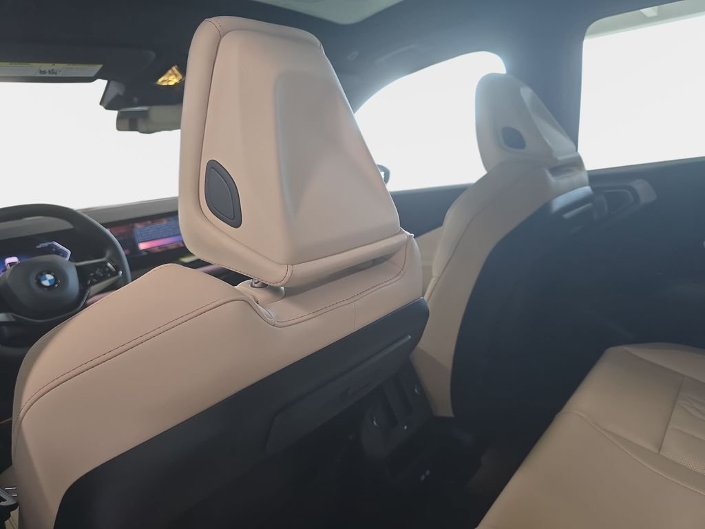 New 2026 Mineral White Metallic BMW 30 xDrive image 7