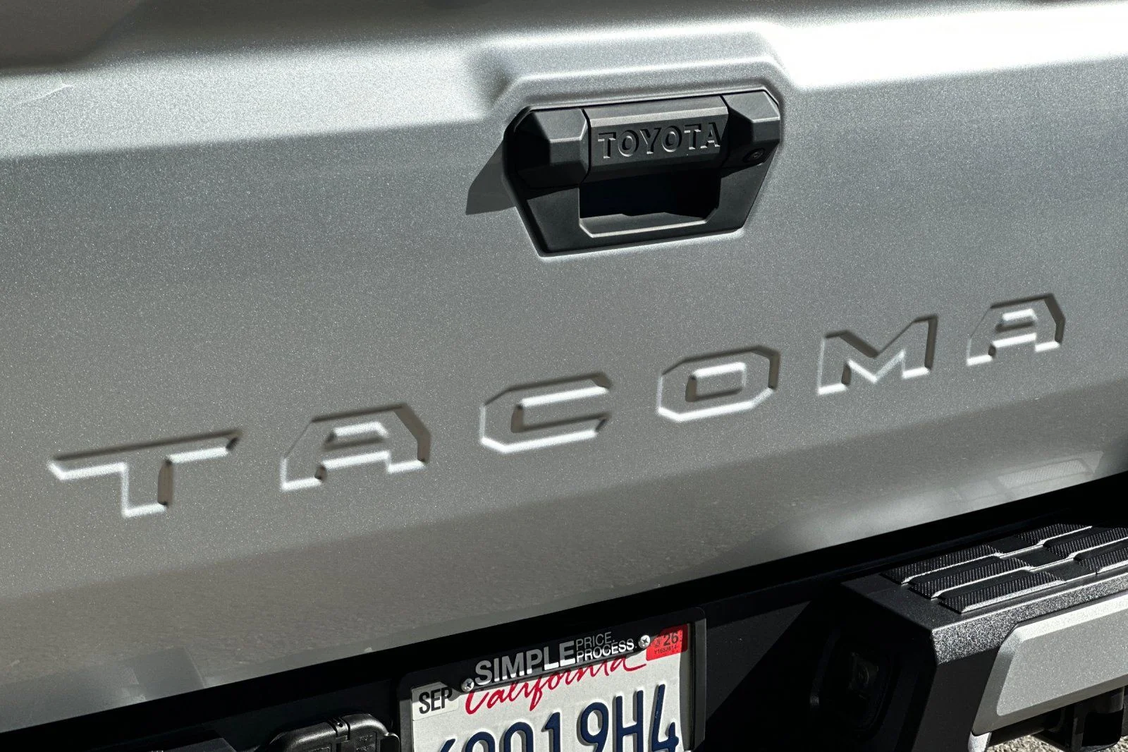 2025 Toyota Tacoma SR5 - Photo 17