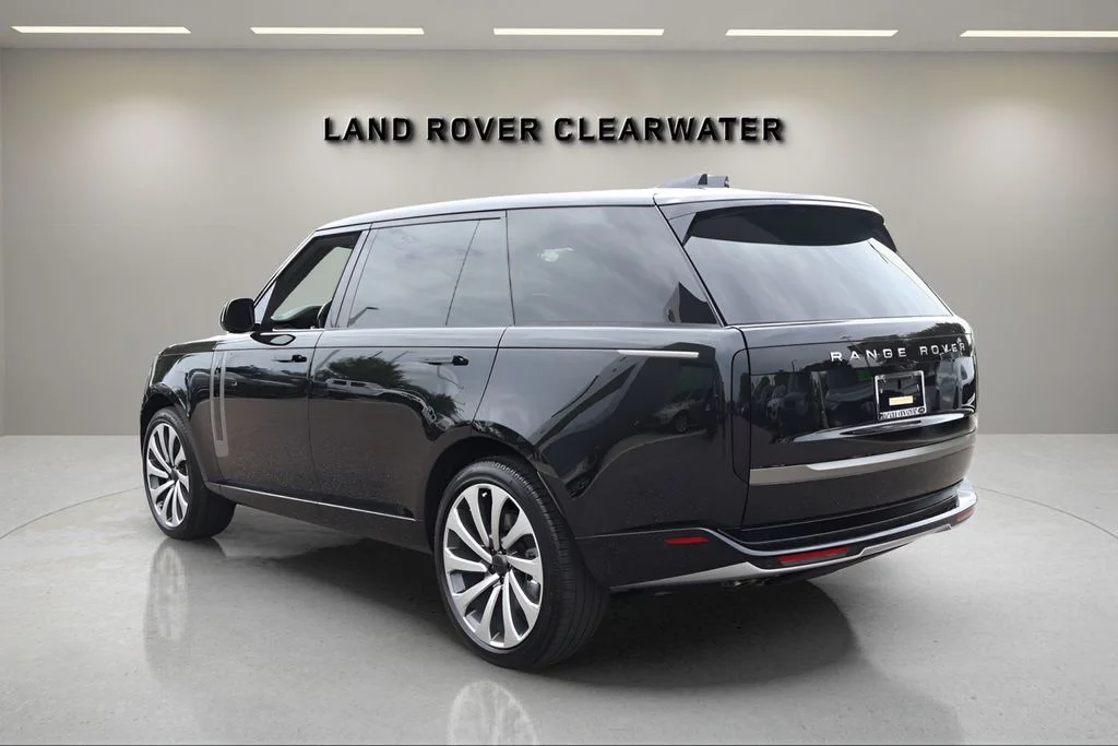 New 2026 Santorini Black Land Rover SE image 3