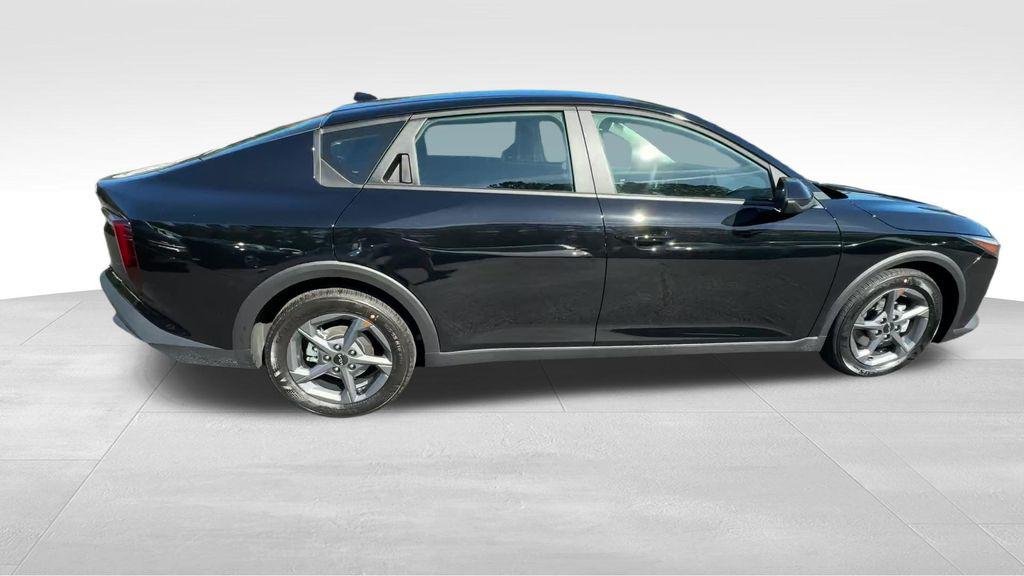 New 2026 Aurora Black Pearl Kia LXS image 7