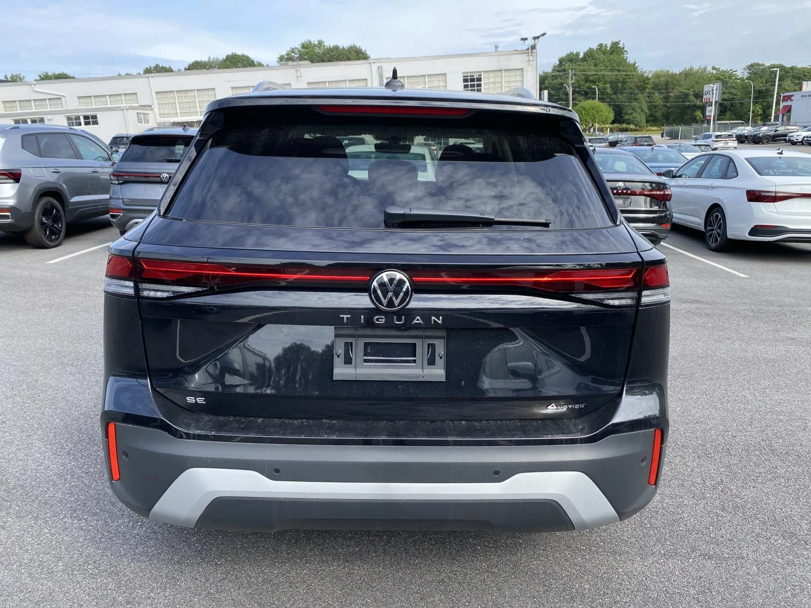 2026 Volkswagen Tiguan SE - Photo 4