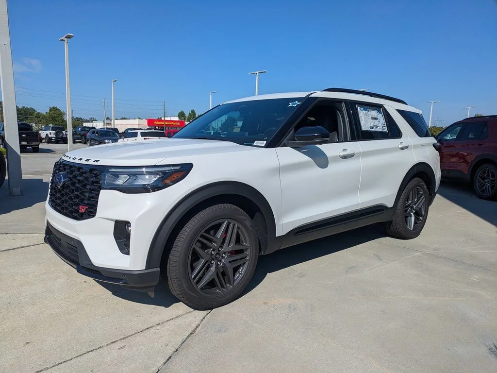 New 2026 Star White Metallic Tri-Coat Ford ST image 7