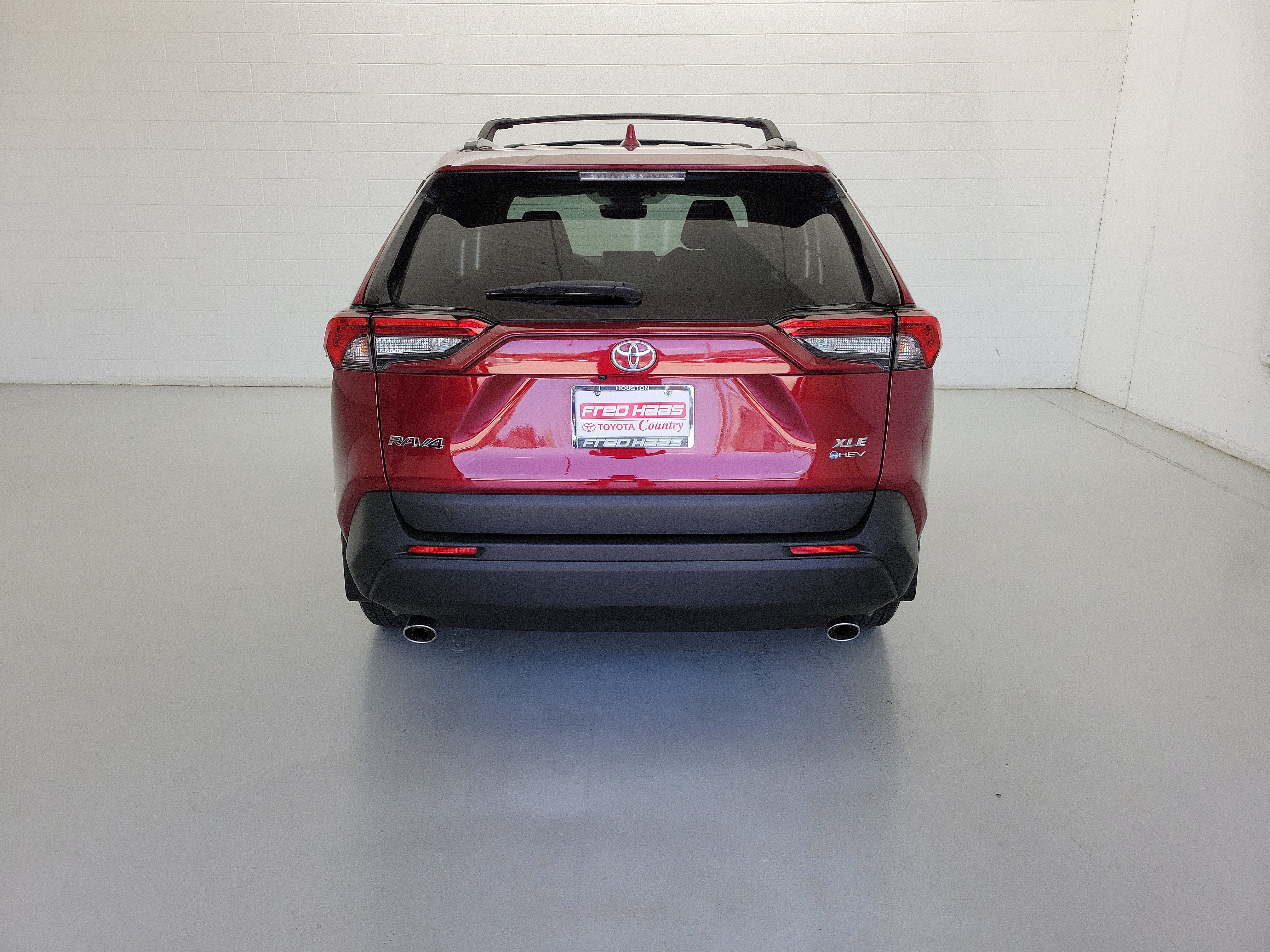 Used 2025 Ruby Flare Pearl Toyota XLE image 6