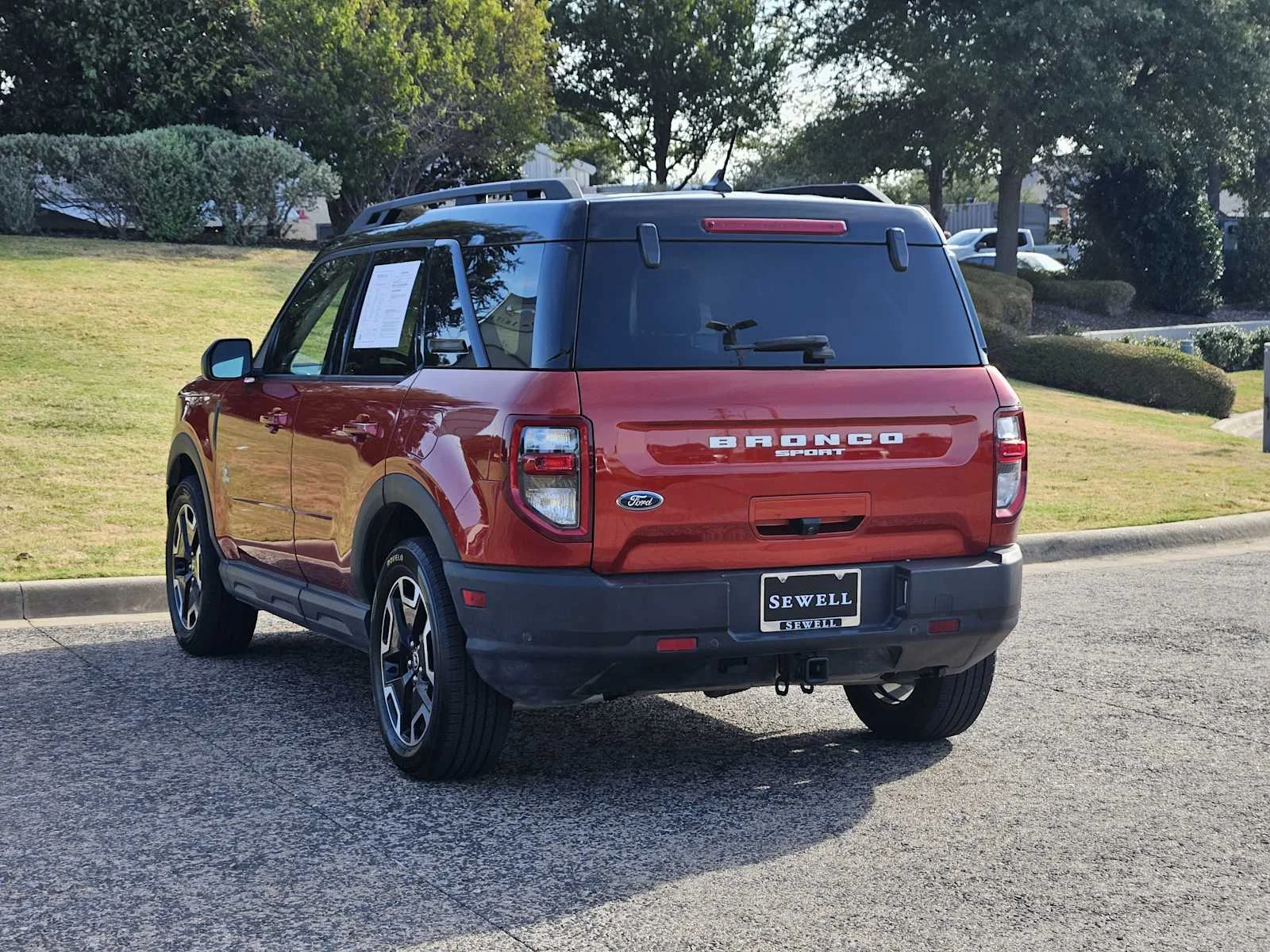 Used 2022 Hot Pepper Red Tinted Clearcoat Ford Outer Banks image 3