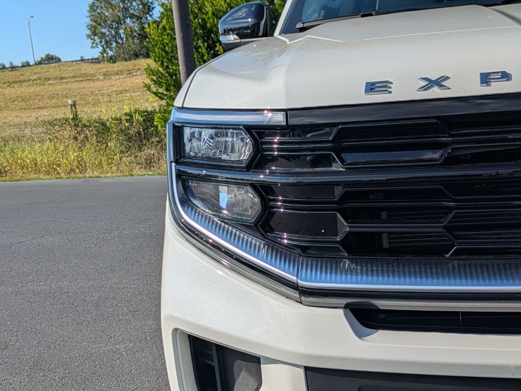 New 2026 White Ford Platinum image 9