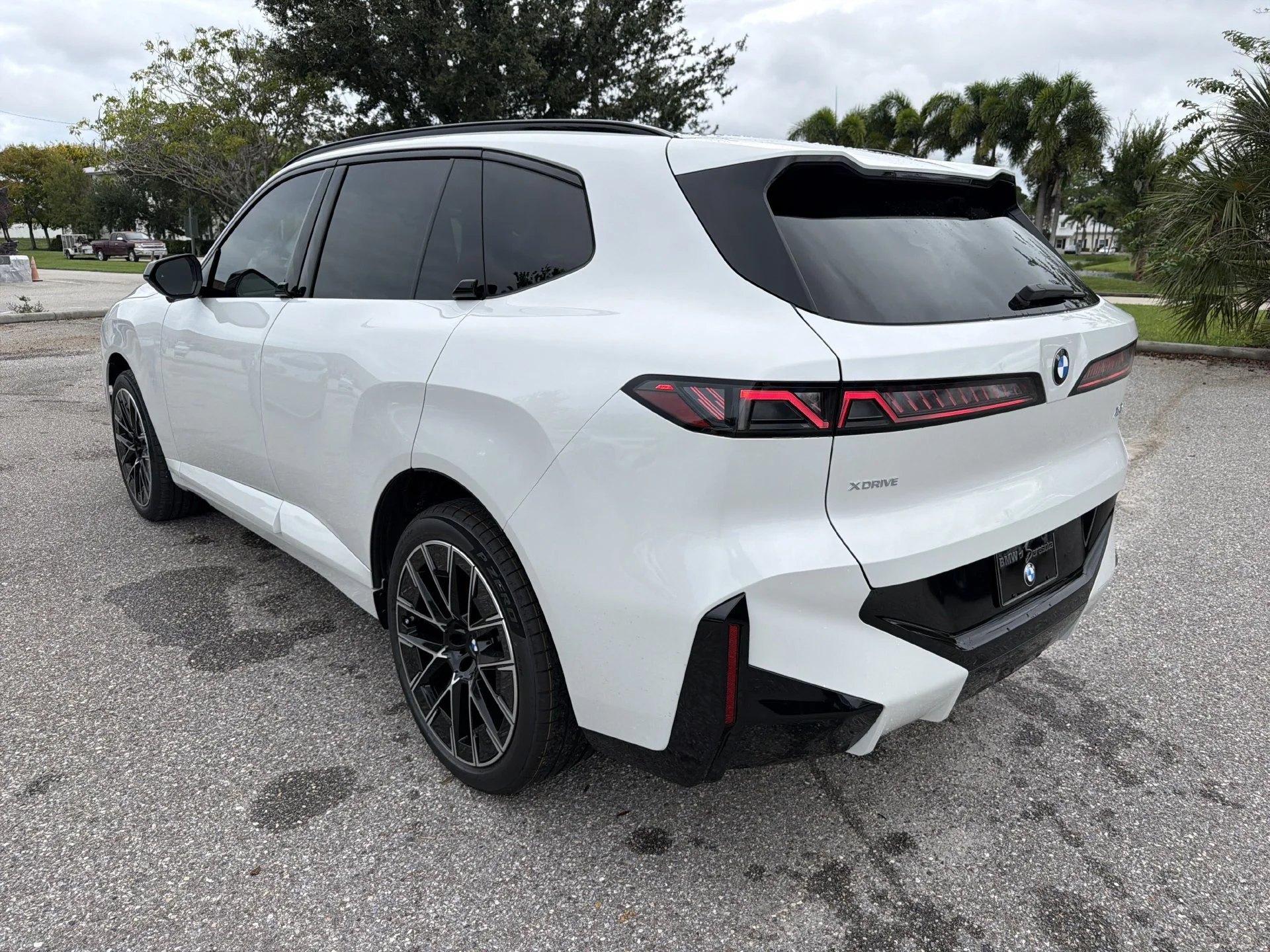New 2027 Mineral White Metallic BMW  image 6