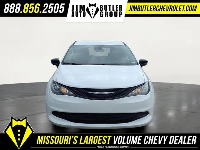 Used 2024  Chrysler LX image 19