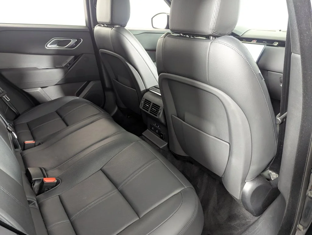 Used 2025 Black Land Rover Dynamic SE image 33