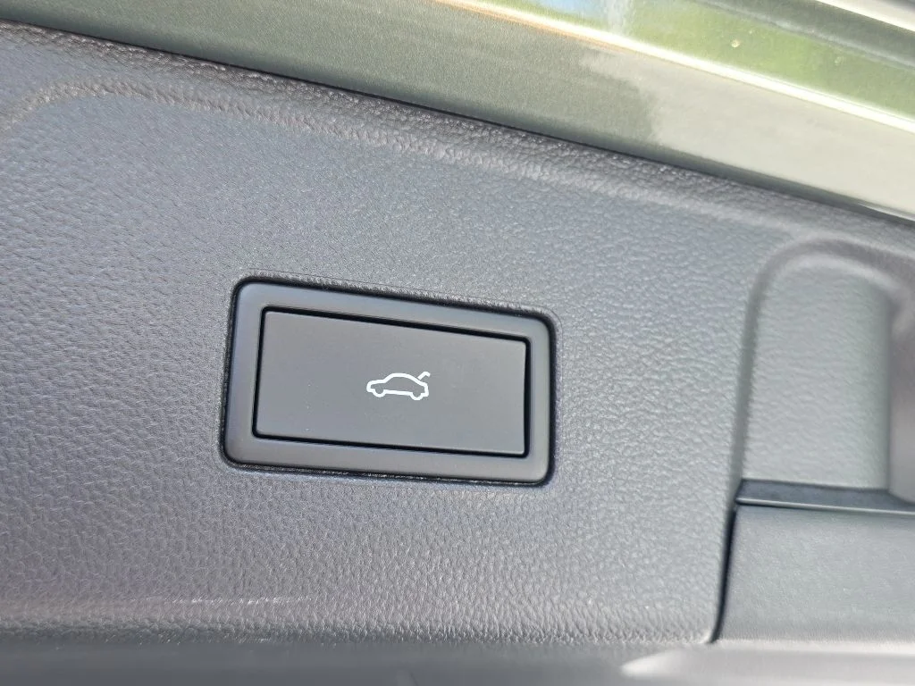 New 2026 Avocado Green Pearl Volkswagen 2.0T Peak Edition image 35