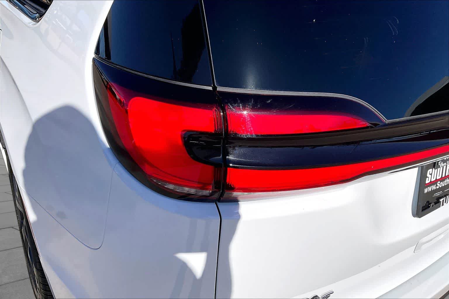 2026 Chrysler Pacifica Limited - Photo 14