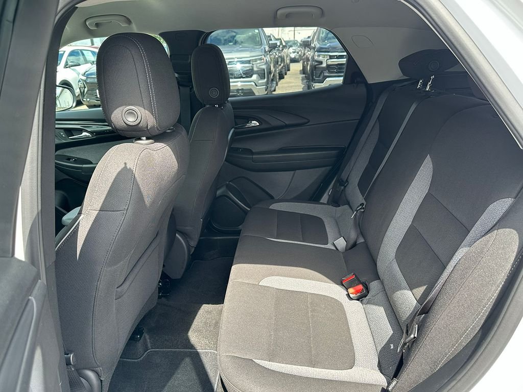 Used 2025 White Chevrolet LT image 17