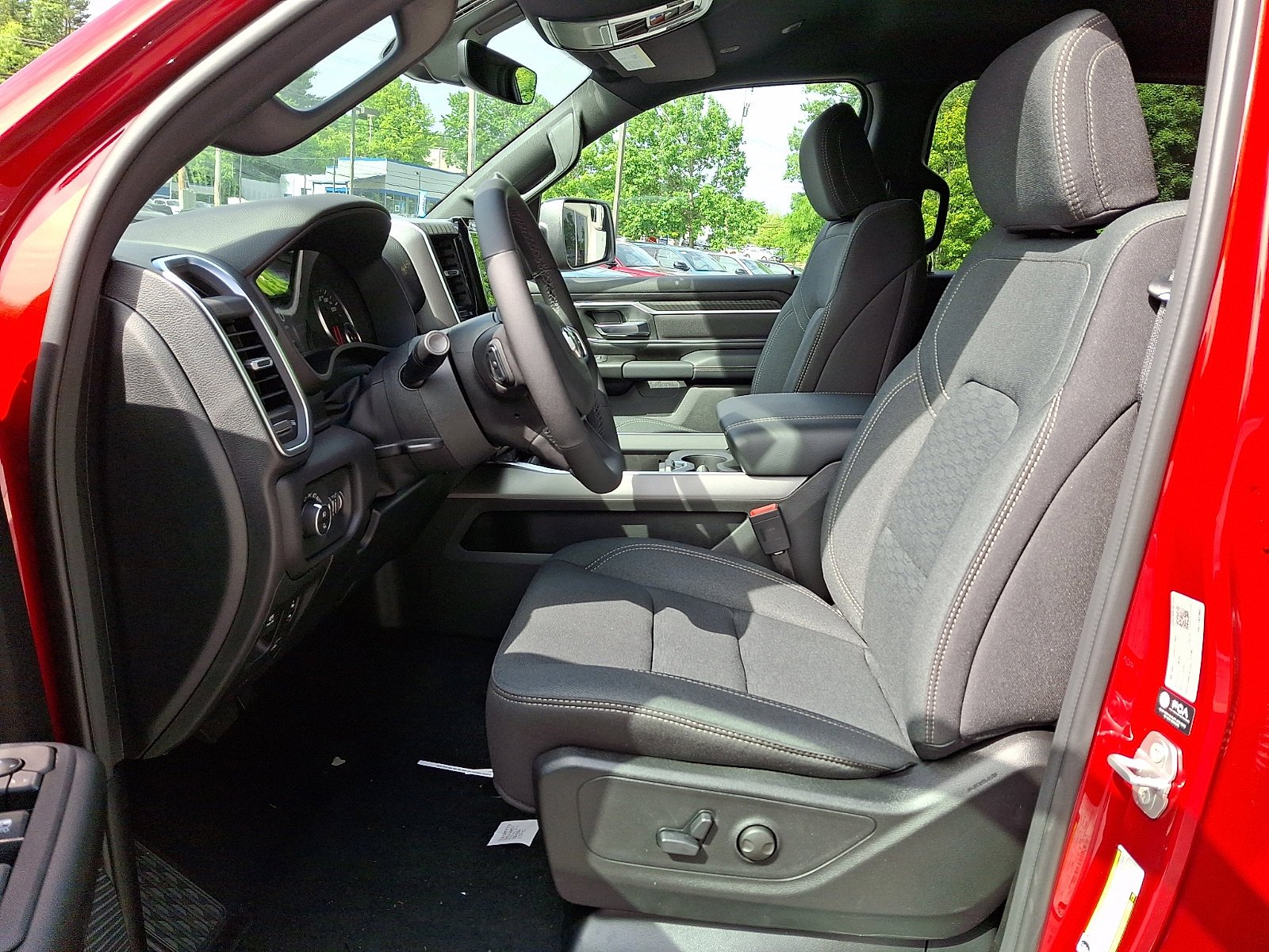 New 2026 Molten Red Pearl-Coat Exterior Paint RAM Big Horn image 9