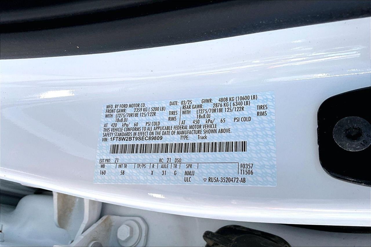 Used 2025 OXFORD WHITE Ford LARIAT image 22