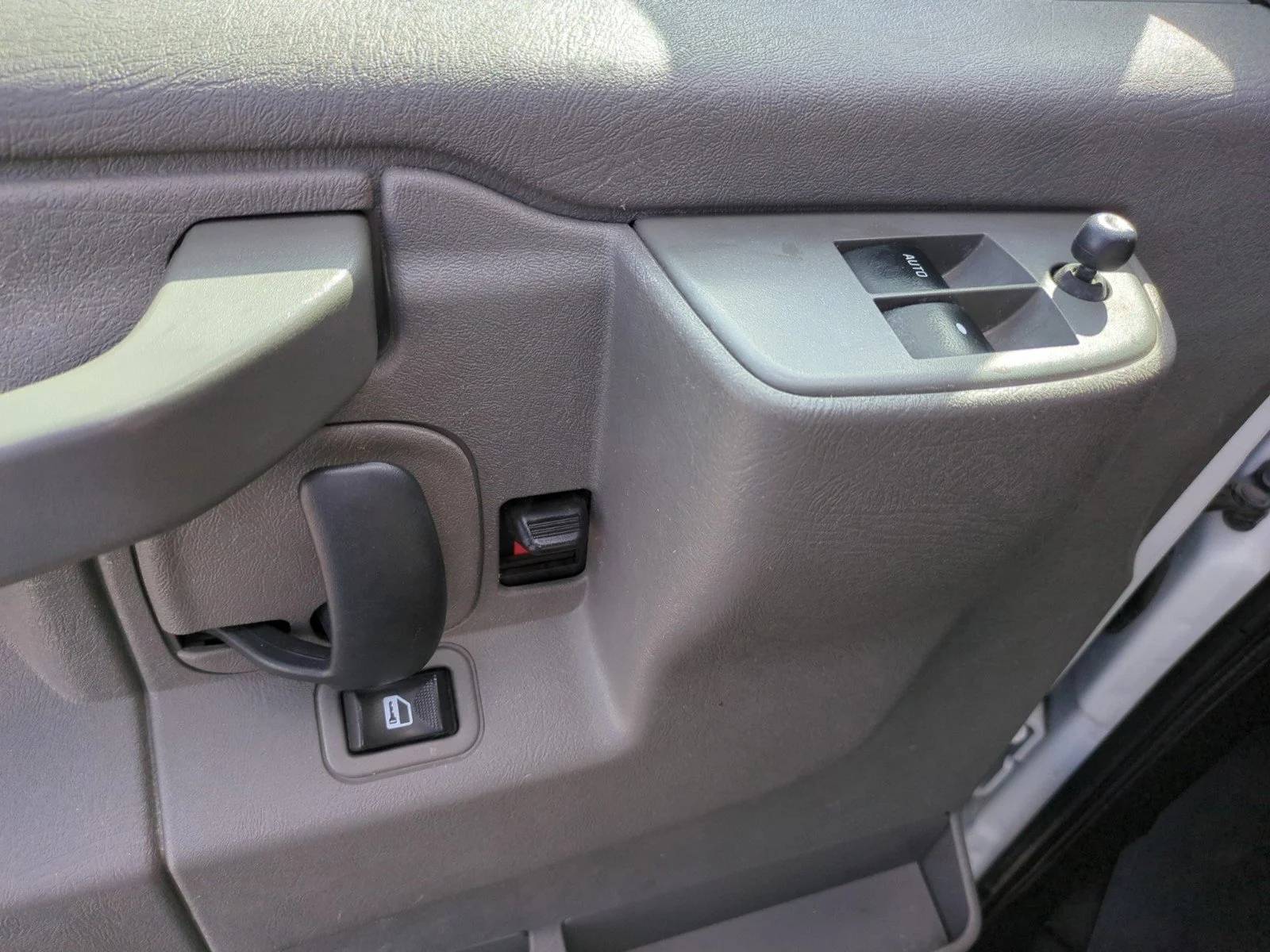 2019 Chevrolet Express Passenger LT - Photo 19