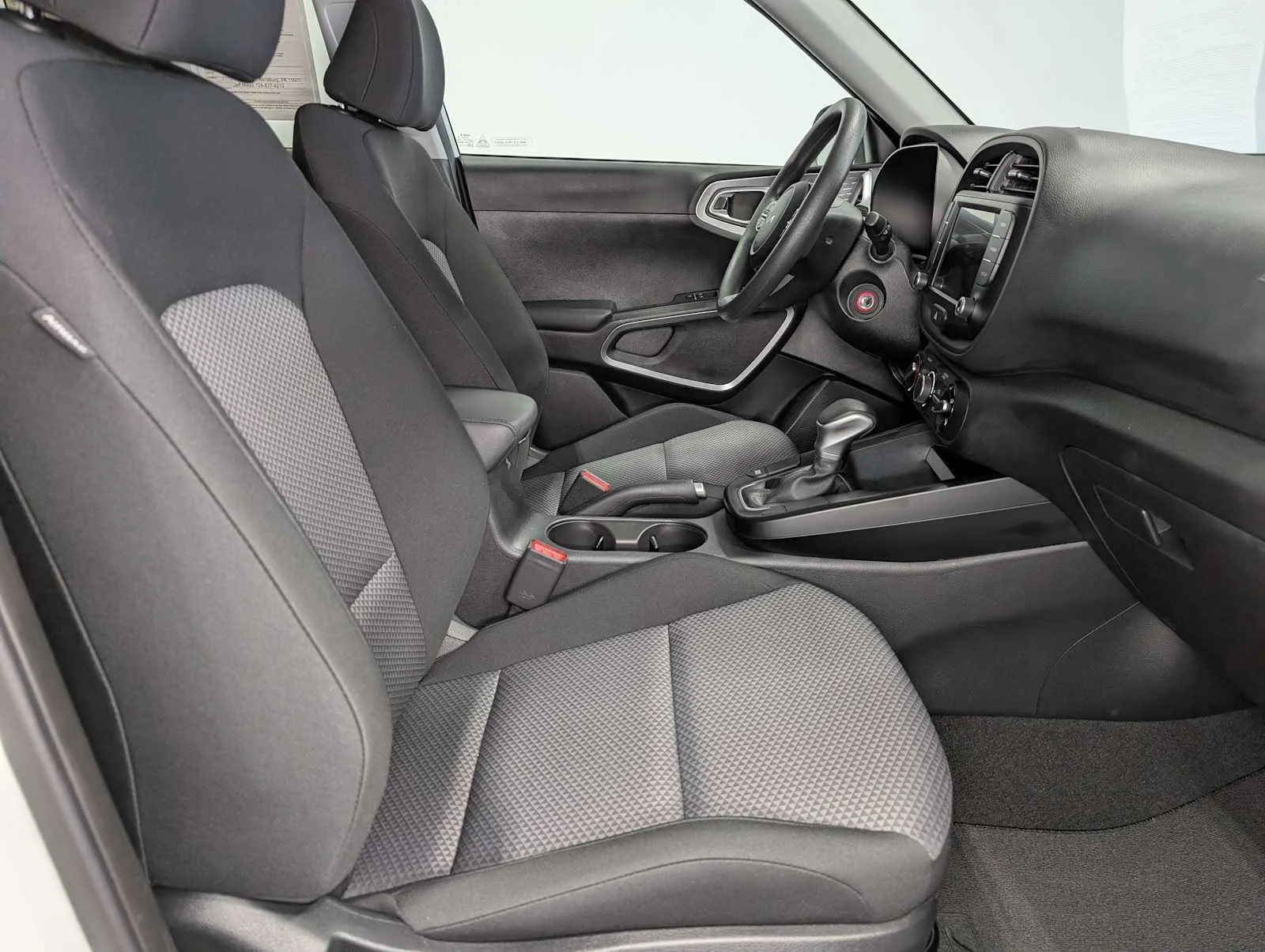 Certified Used 2025 Snow White Pearl Kia LX image 39
