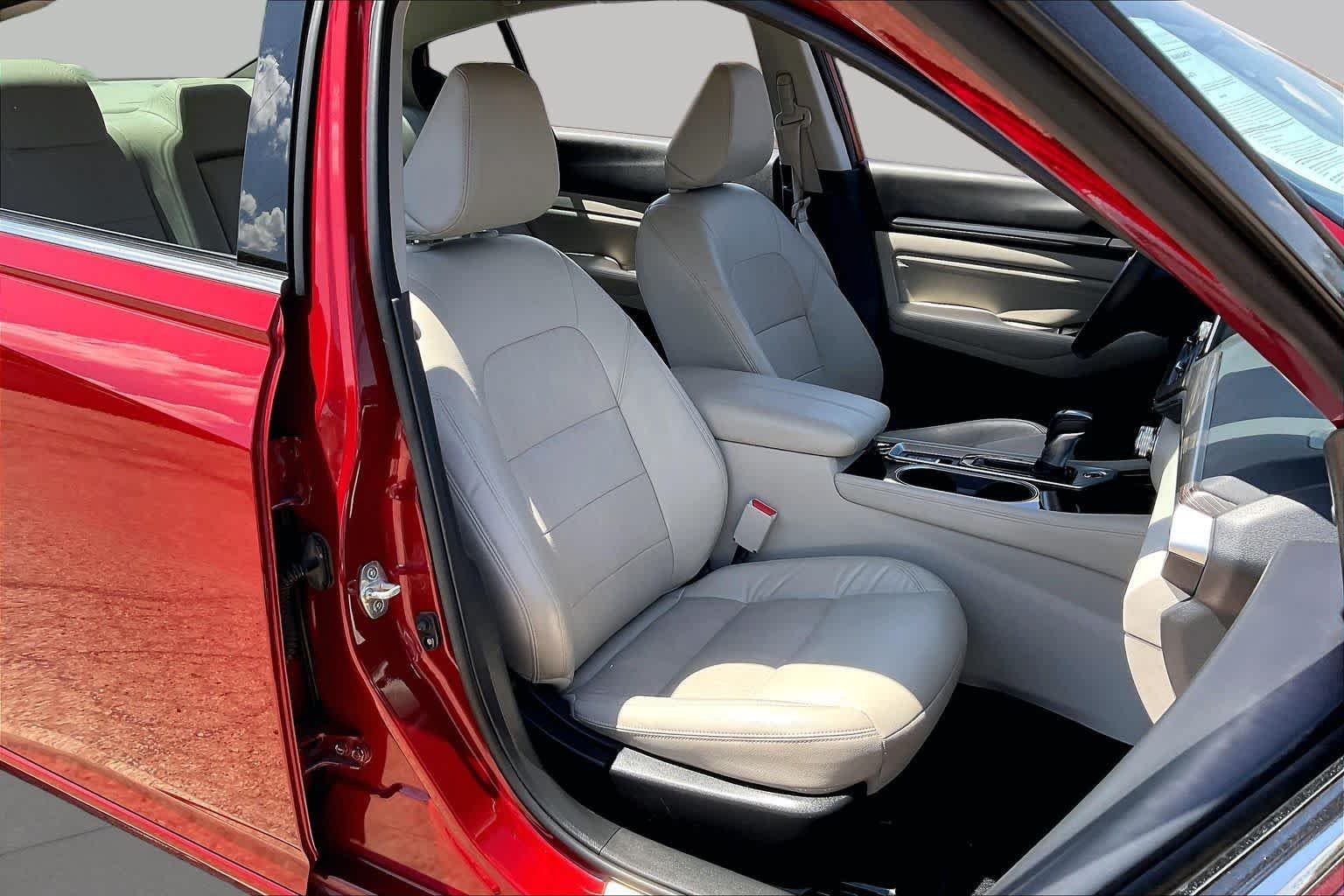 Used 2022 Scarlet Ember Nissan 2.5 SL image 9