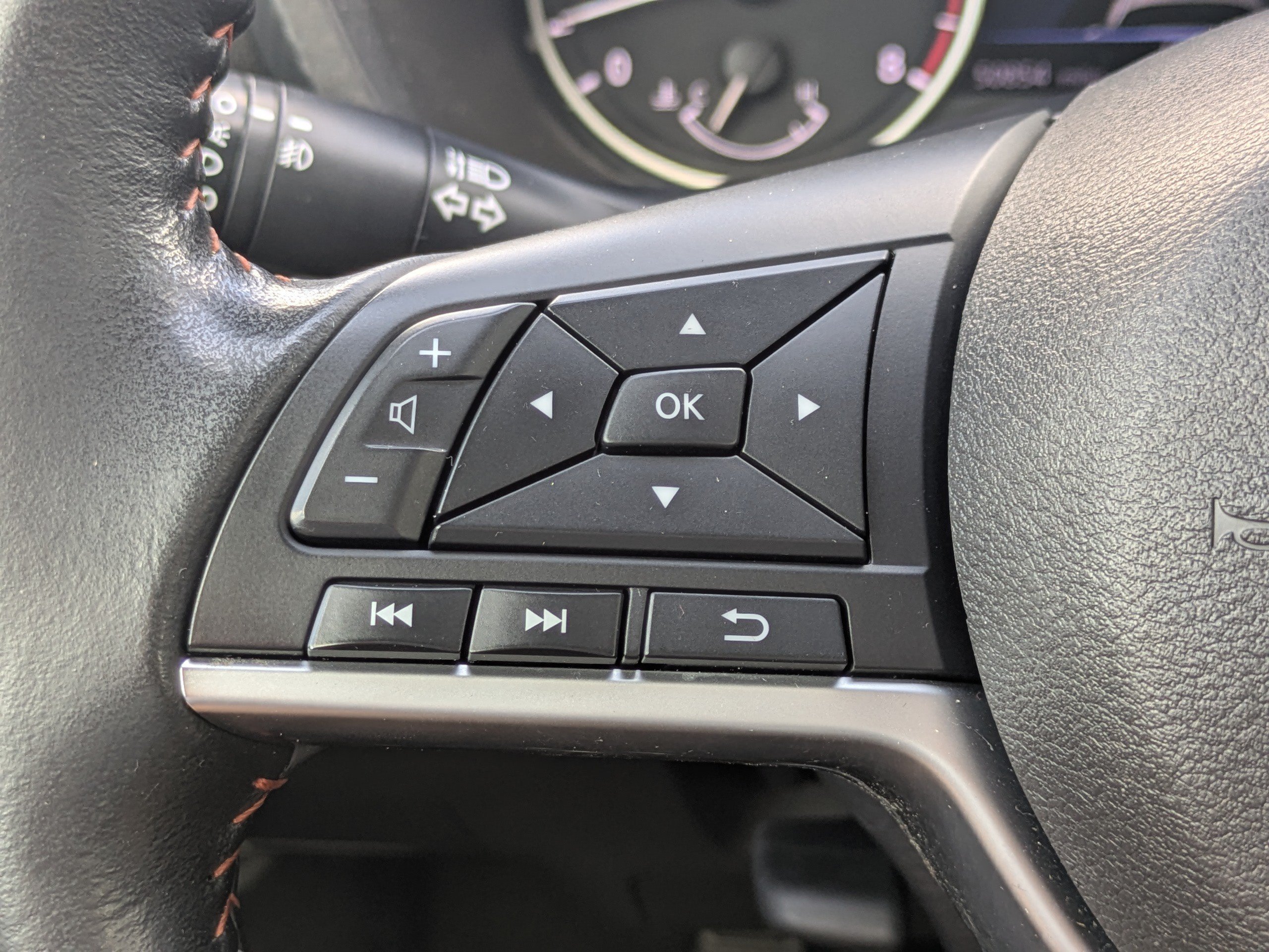 Used 2023 Gun Metallic/Super Black Nissan SR image 21